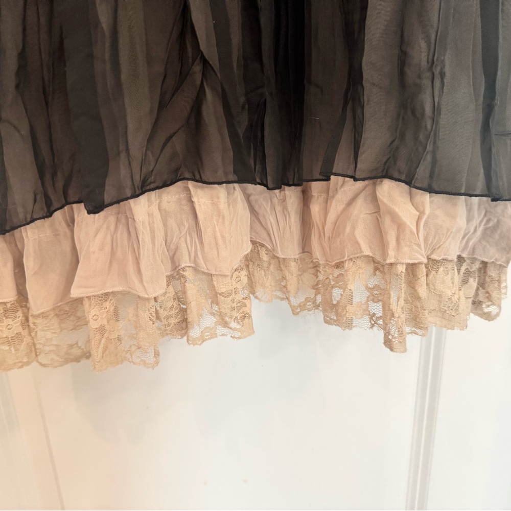 Black and Cream Dress w/ Lace Detail - Picture 4 of 5